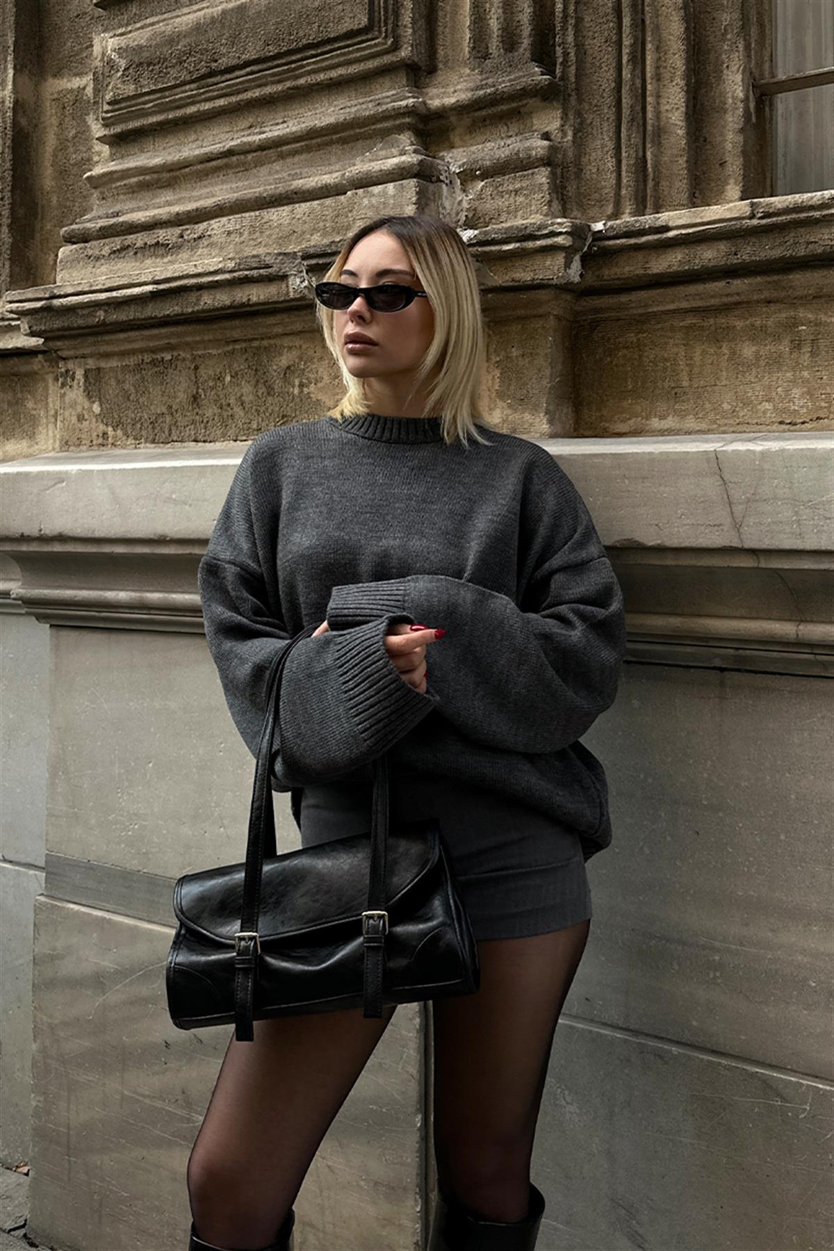 Elegant Black Shoulder Bag