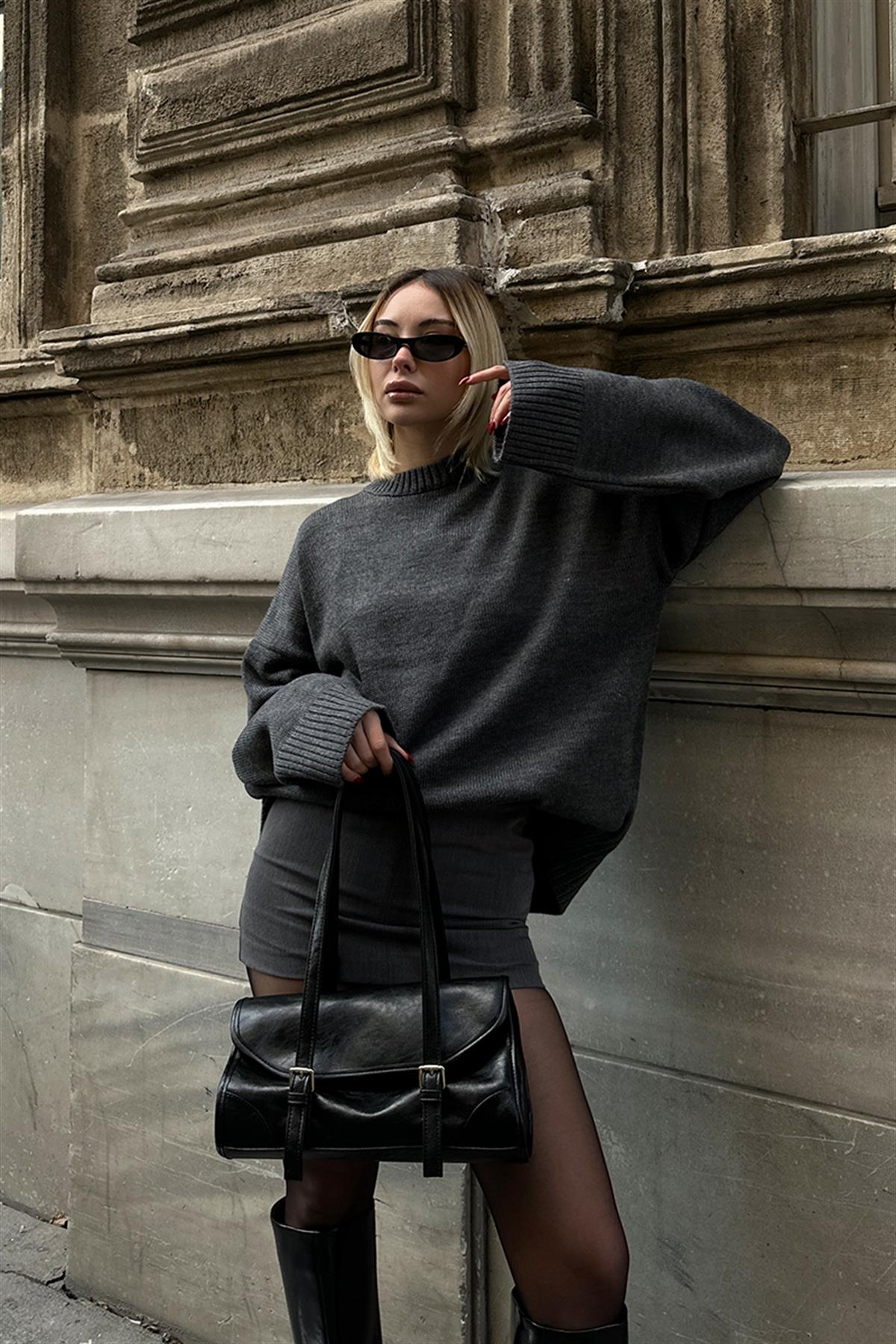 Elegant Black Shoulder Bag